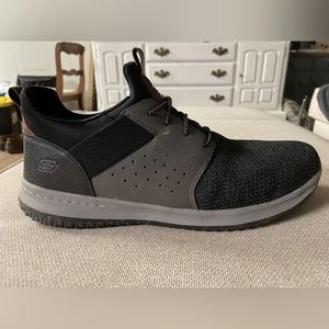 Sketchers slip on tennis shoes